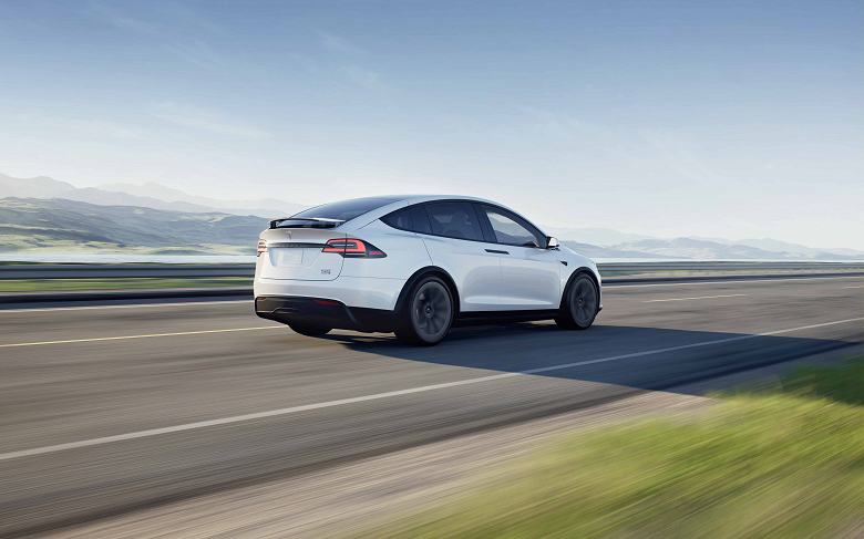 Tesla подешевела уже наполовину на фоне растущих проблем